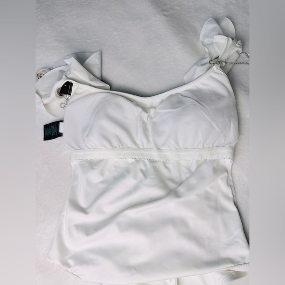 Vince Camuto Ruffle Off The Shoulder One Piece Swimsuit Size 6 - Picture 9 of 11